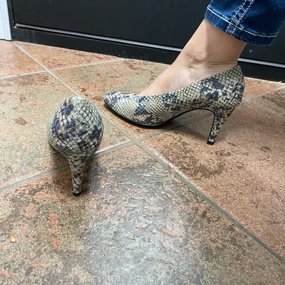 J.Renee’ python type heels 8.5 pumps python heels - Picture 3 of 5